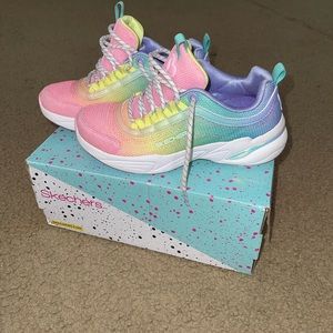 🎉Brand new, worn once, air cooled memory foam Sketchers 🎉🎉